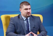 Спаић: Одлука о стипендирању студената за похвалу и критику