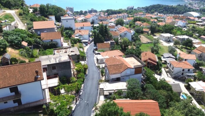 Put Sušćepan, vidi se Institut Igalo