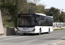 Ученици Средње школе „Младост“ у Тивту који путују из Херцег Новог од 1. децембра поново без превоза?