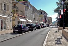 Нова декоративна расвјета на Тргу и уређење још четири фасаде у Његошевој улици