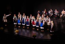 КУД „Слога“ и „Оро“ поклонили Херцег Новом вече игре, пјесме и заједништва