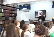 Druženje sa Jelenom Vukić piscem za djecu u Gradskoj biblioteci i čitaonici