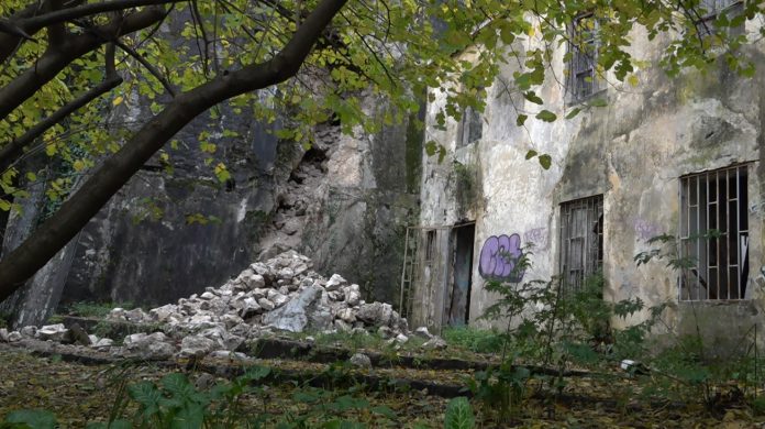 dio zida ispod paviljona