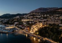 Освијетљена обала испод тврђаве Форте Маре