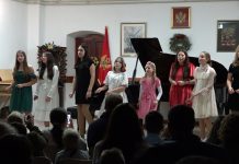 Ученици Музичке школе Херцег Нови одушевили на првом Новогодишњем концерту