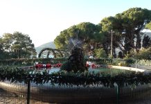 Уништена новогодишња декорација у Парку Бока