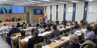 Сједницу СО Херцег Нови обиљежила расправа о Буџету, одлука о постављању споменика Мирку Комненовићу остала на дневном реду