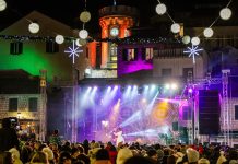 Новогодишња ноћ у Херцег Новом: пун трг, хитови и ватромет за почетак 2026.