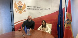 Деветогодишња Ксенија Бојановић из Херцег Новог бриљира у бућању