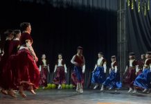 Veče folklora sinoć na sceni Doma kulture u Bijeloj