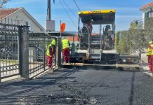 Започето асфалтирање улице у насељу Топови