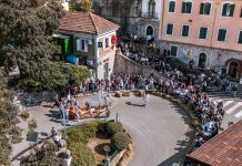 Трка карића помјера границе: Рекорд стазе и машкарани карићи одушевили Херцег Нови