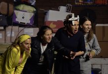 Комад „Жене у црвеном“ – заједништво које надвладава разлике