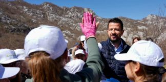 Предсједник Милатовић у акцији чишћења на Орјену