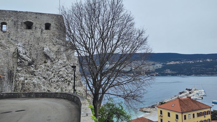 Oblacno, Forte mare, dobro jutro, mart 2026