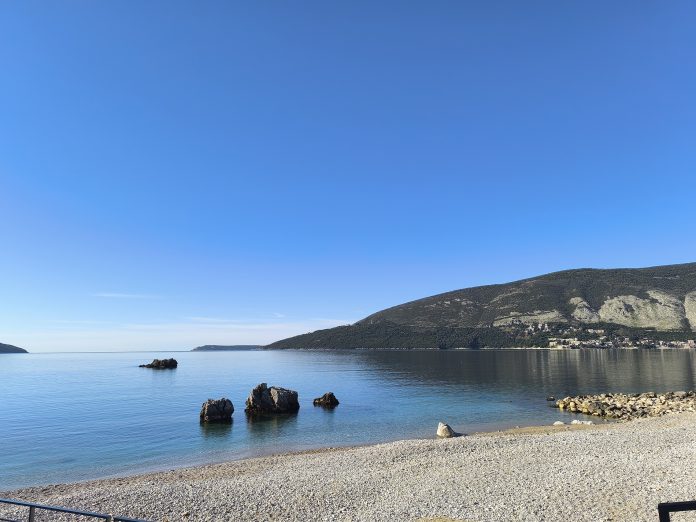 Skver, Karatoc, suncano, dobro jutro, april 2026