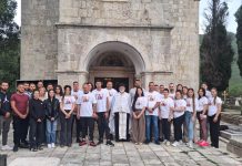 Hodočasnici iz Herceg Novog krenuli pješke ka manastiru Ostrog da se poklone moštima Svetog Vasilija Čudotvorca