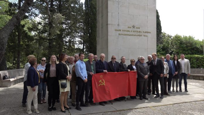 Polaganje vijenaca za Dan pobjede
