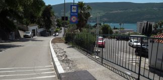 Наставак санације тротоара на Топлој